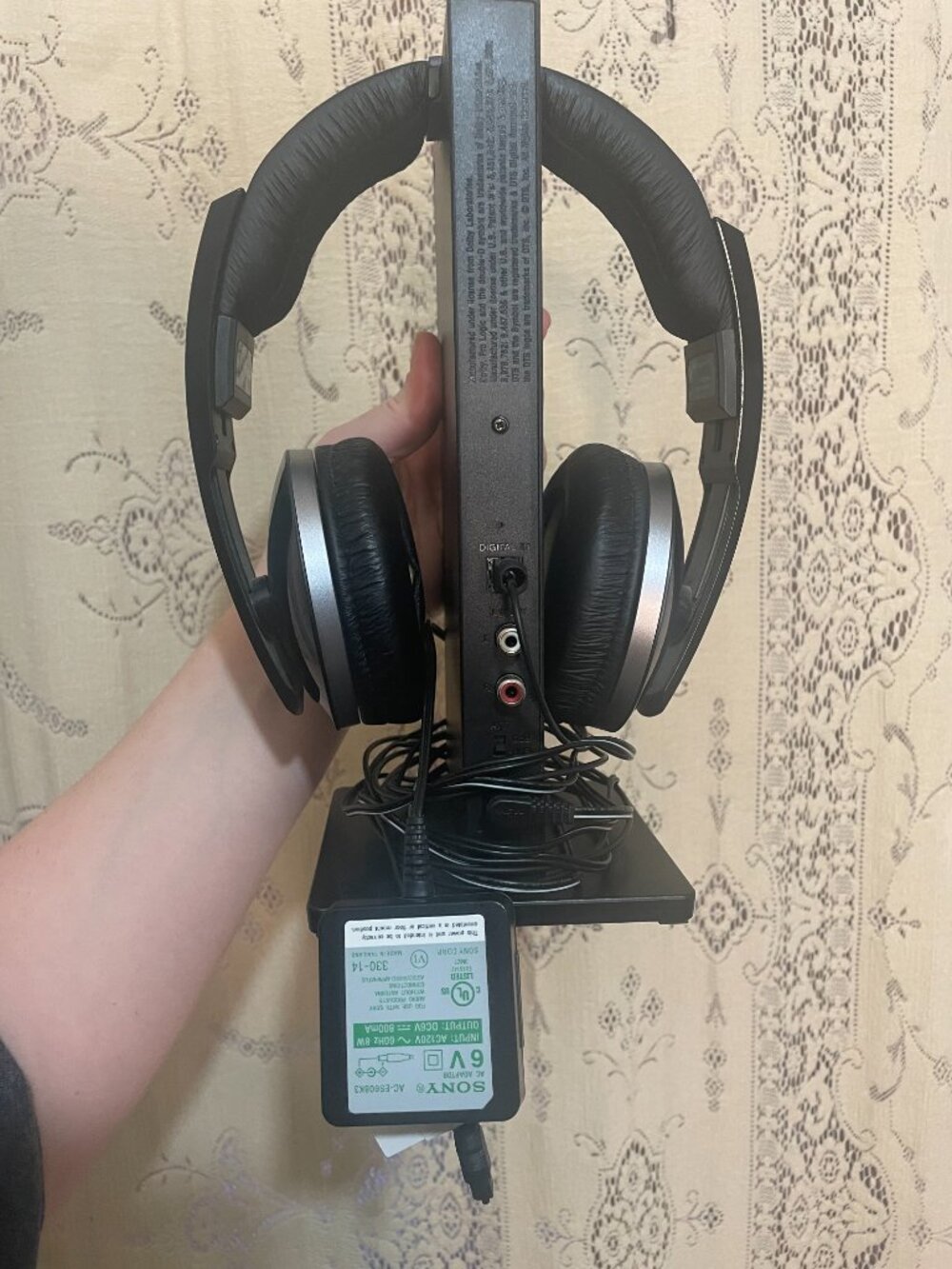 Sony: MDR-DS6500 wireless digital surround sound headphone system - Picture 5 of 6